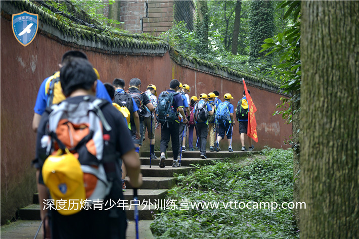 峨眉山登顶小分队