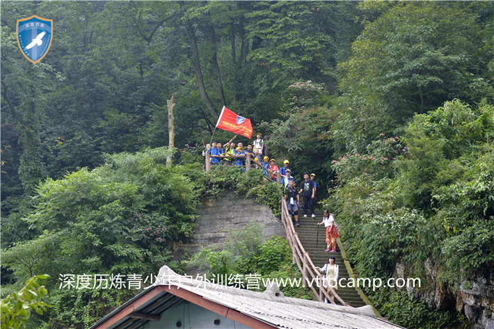 峨眉山上山照