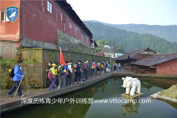 峨眉山途径寺庙